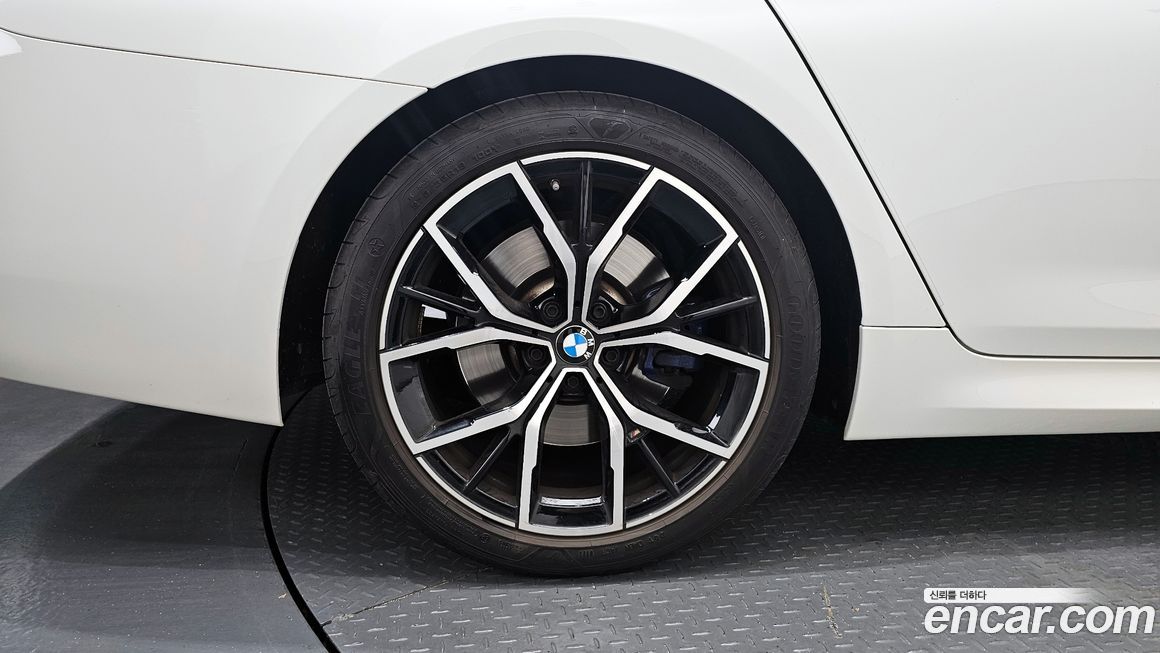 BMW 5-Series 530i xDrive M Sport Package, 2023