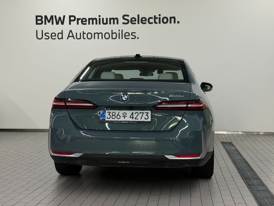 BMW 5-Series 523d, 2025