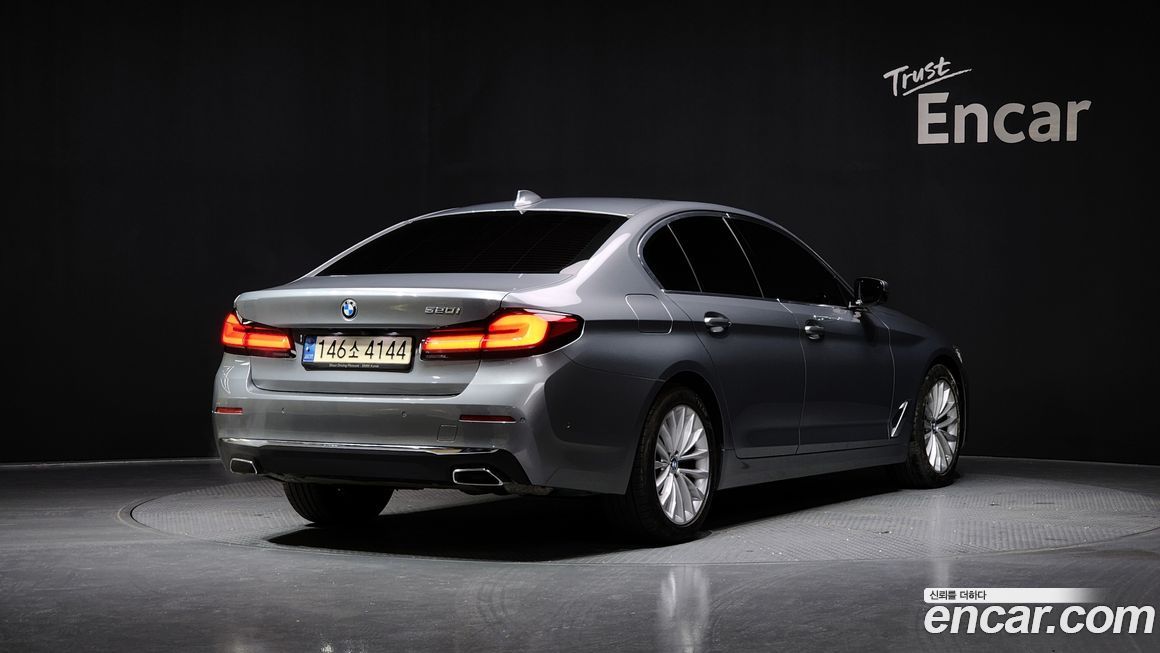 BMW 5-Series 520i Luxury, 2023