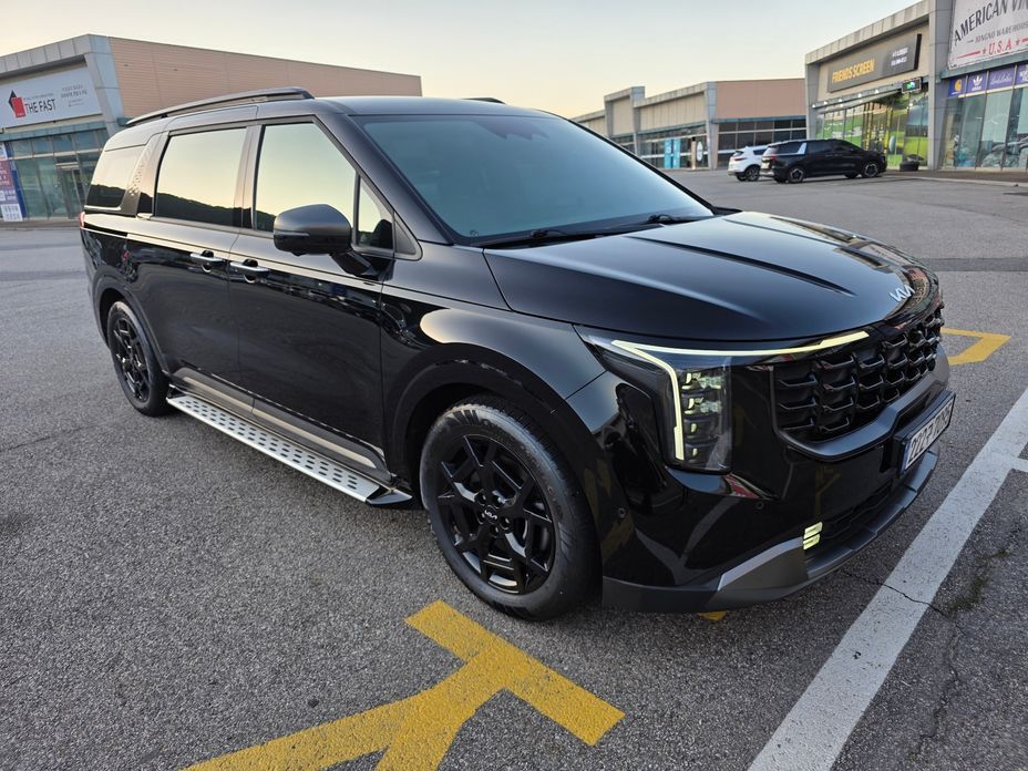 Kia Carnival 7-Seater Gravity, 2025