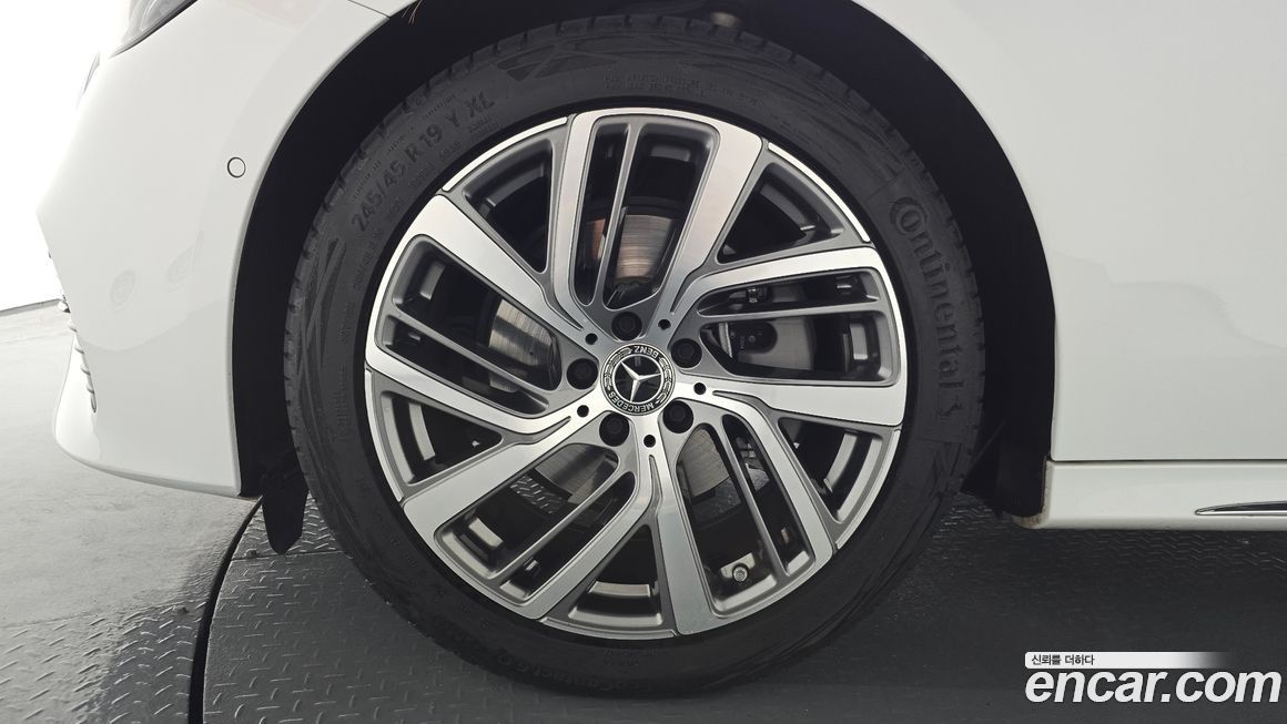 Mercedes-Benz E-Class E220d 4MATIC Exclusive, 2024