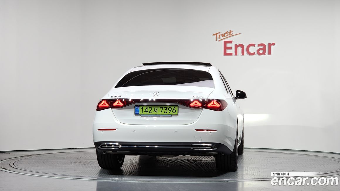 Mercedes-Benz E-Class E300 4MATIC Exclusive, 2026