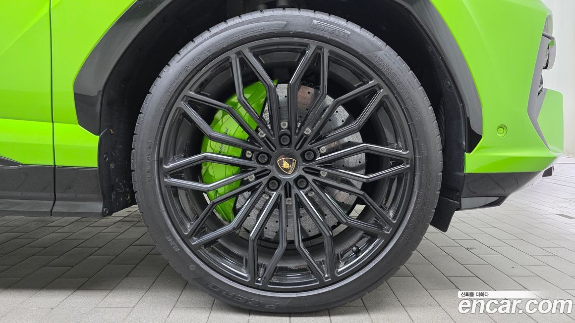 Lamborghini Urus 4.0 V8 SE, 2025