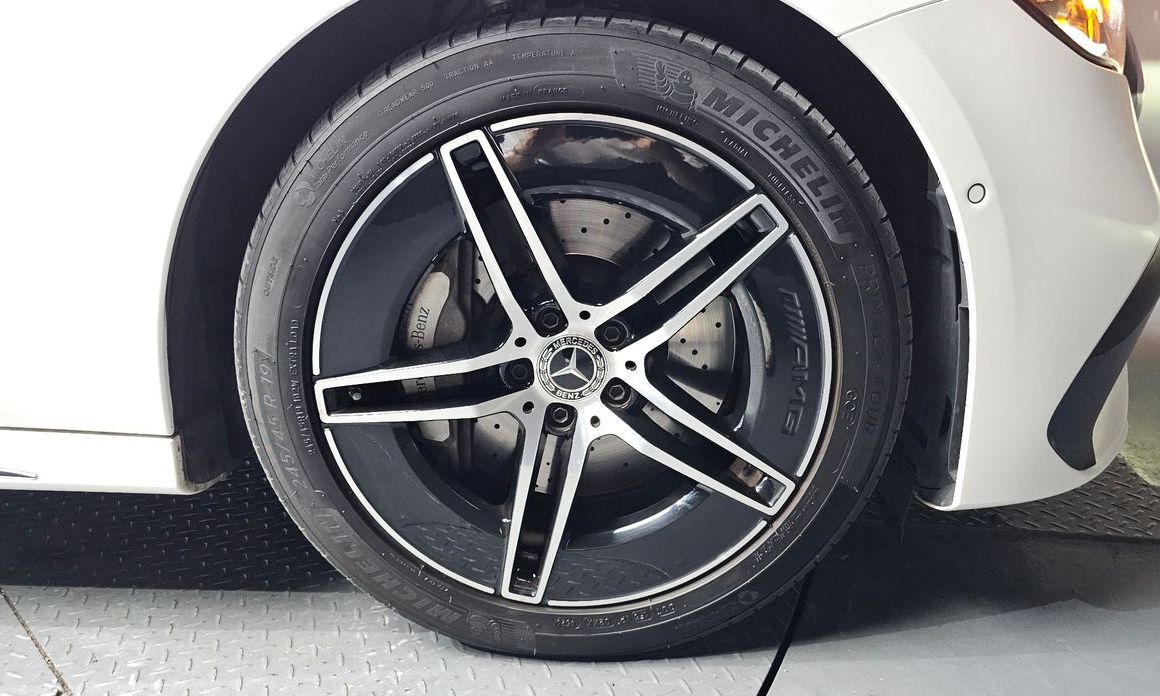Mercedes-Benz E-Class E300 4MATIC AMG Line, 2024