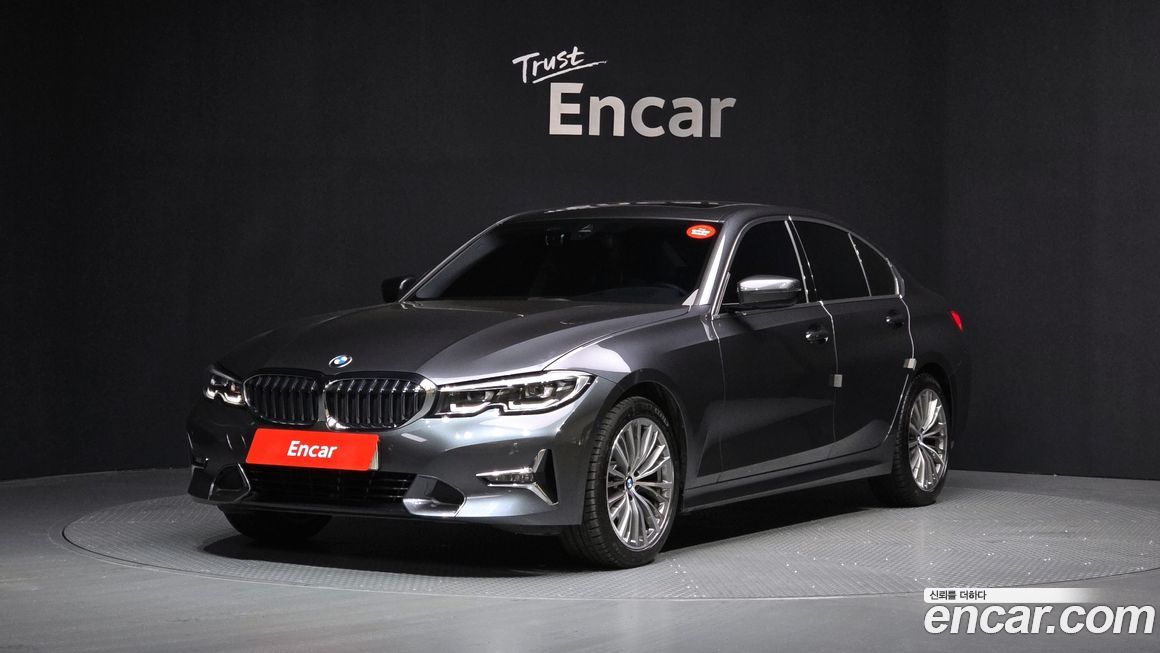 BMW 3-Series 320i Luxury, 2022