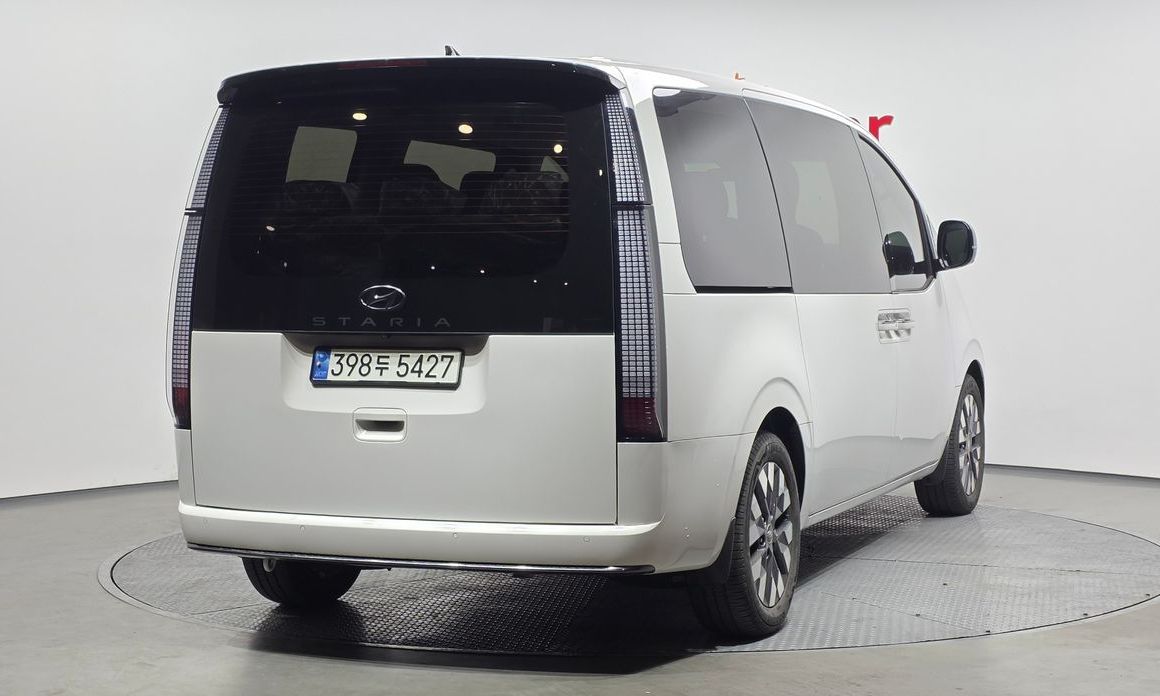 Hyundai Staria Lounge 9-Seater, 2023