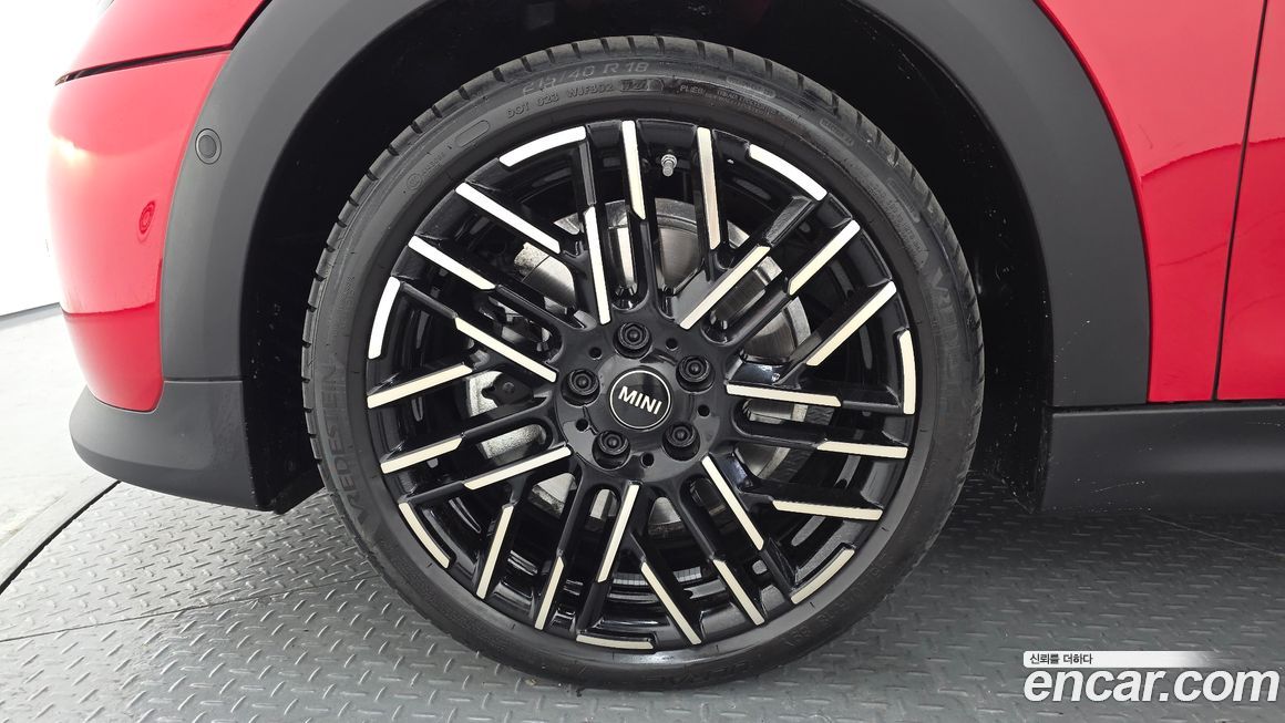 Mini Cooper Favoured, 2025