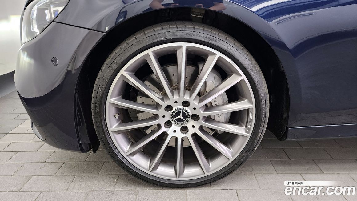 Mercedes-Benz E-Class E350 4MATIC AMG Line, 2022