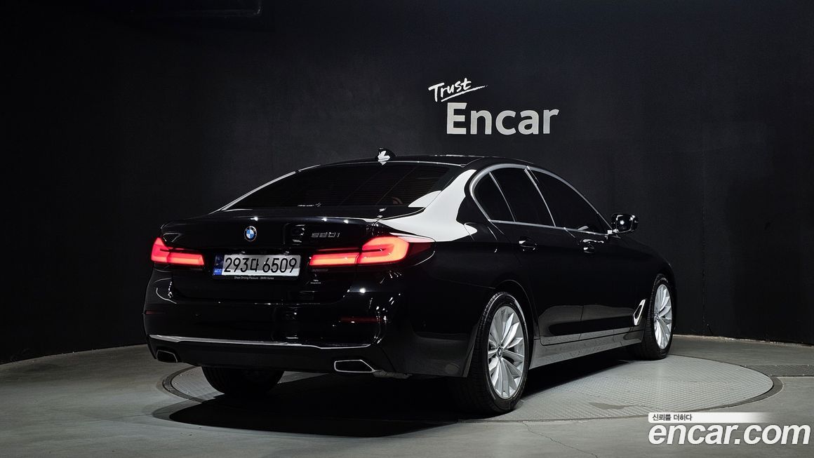 BMW 5-Series 520i Luxury, 2023