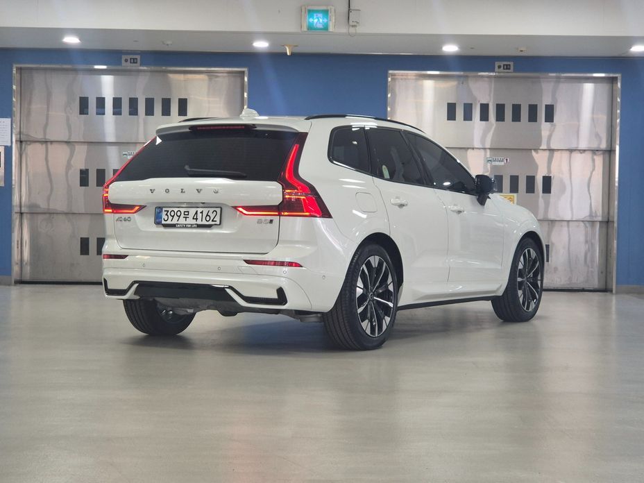 Volvo XC60 B5 Ultra Dark, 2026