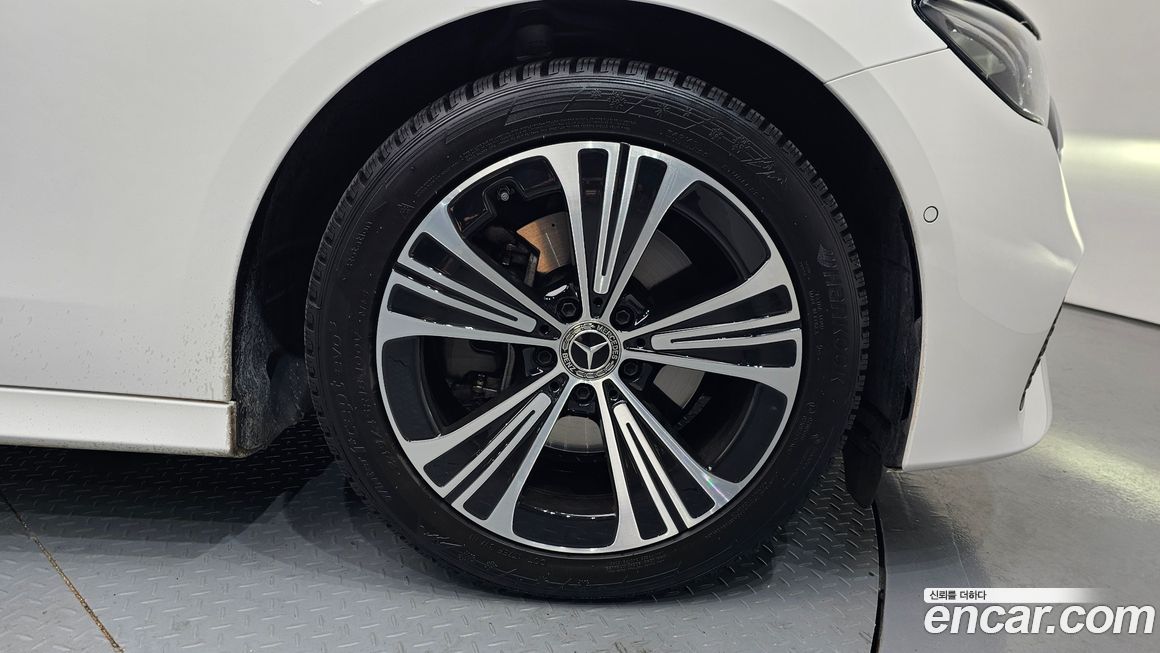 Mercedes-Benz E-Class E200 Avantgarde, 2025