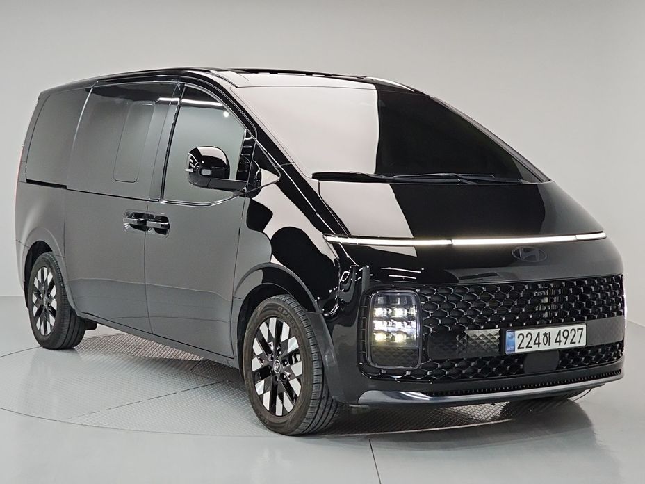 Hyundai Staria 4WD Lounge 7-Seater, 2025