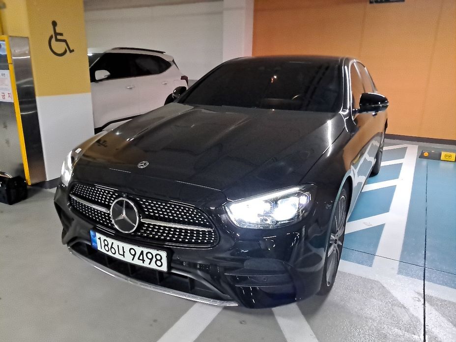 Mercedes-Benz E-Class E350 4MATIC AMG Line, 2022