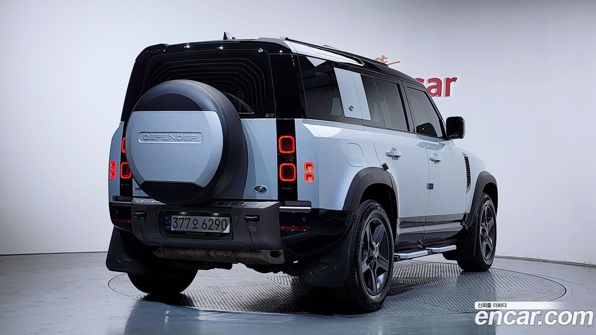 Land Rover Defender 110 P300 X-Dynamic SE, 2023