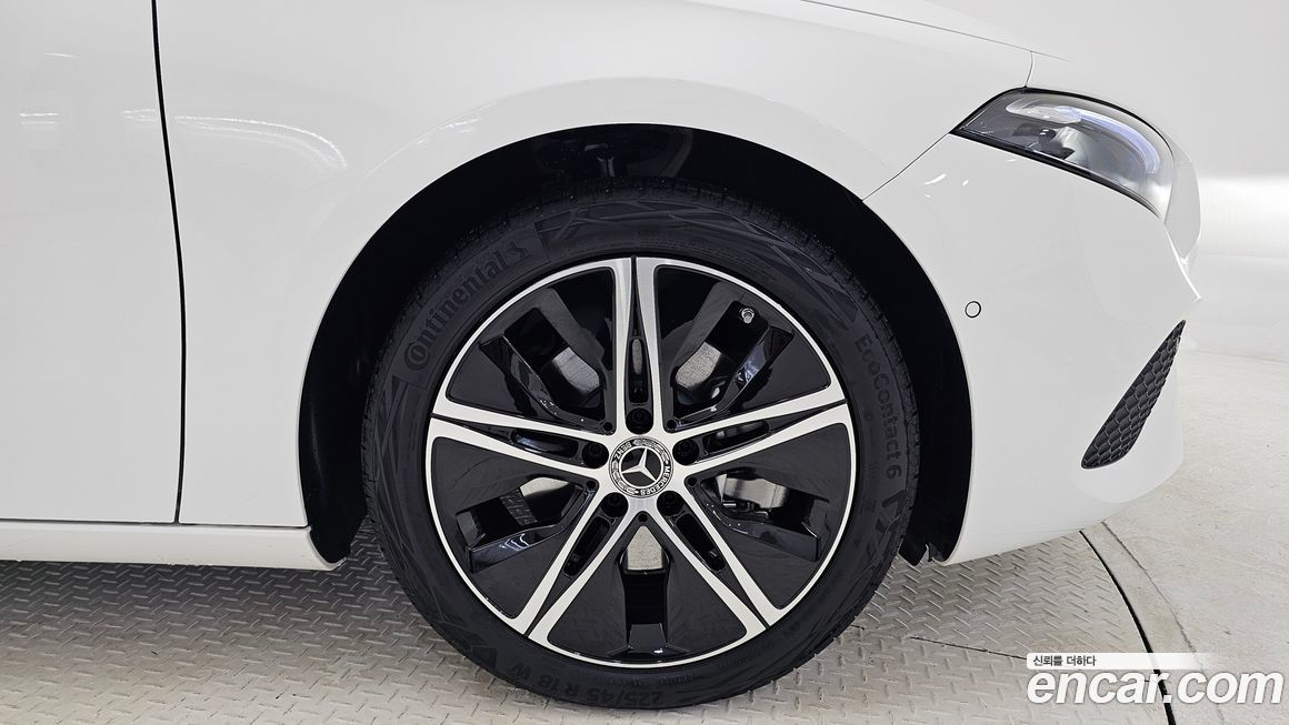 Mercedes-Benz A-Class A220 Sedan, 2026