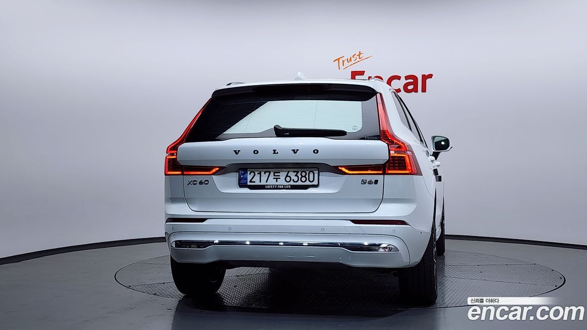 Volvo XC60 B6 Ultimate Bright, 2024