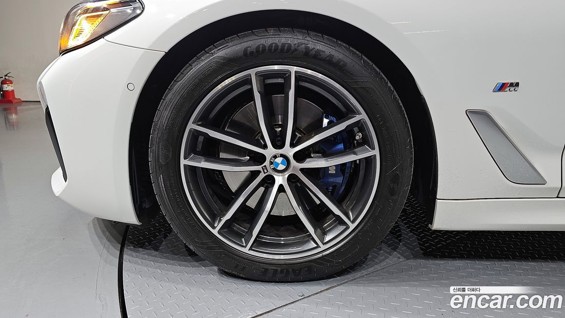 BMW 5-Series 520i M Sport, 2023