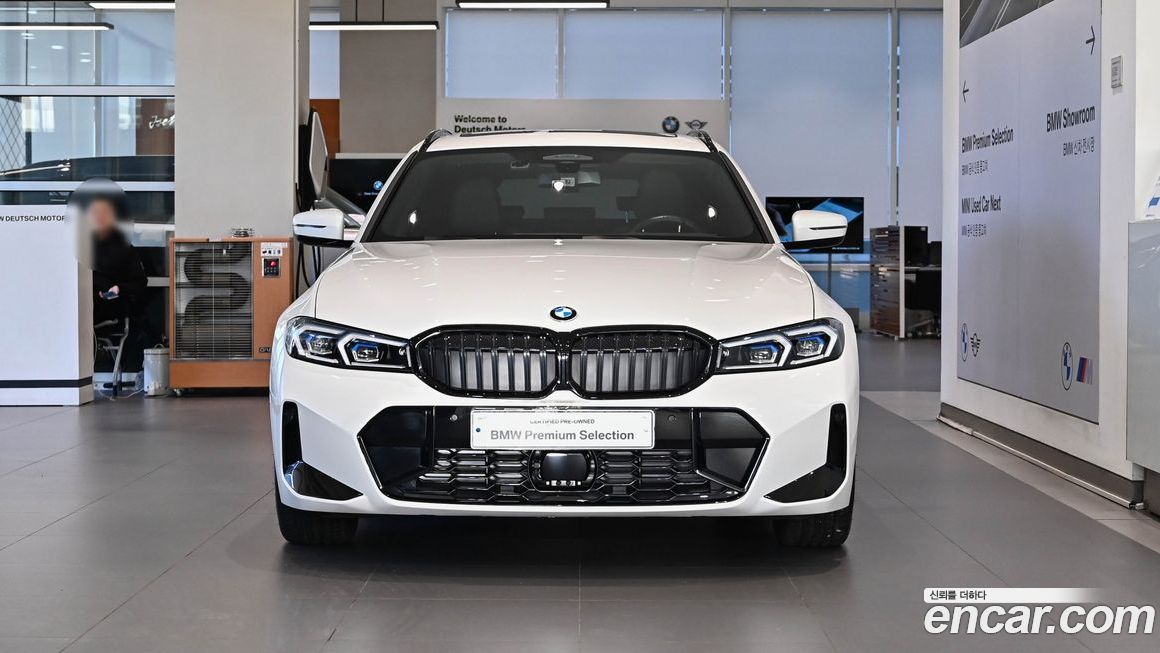 BMW 3-Series 320i Touring M Sports, 2025