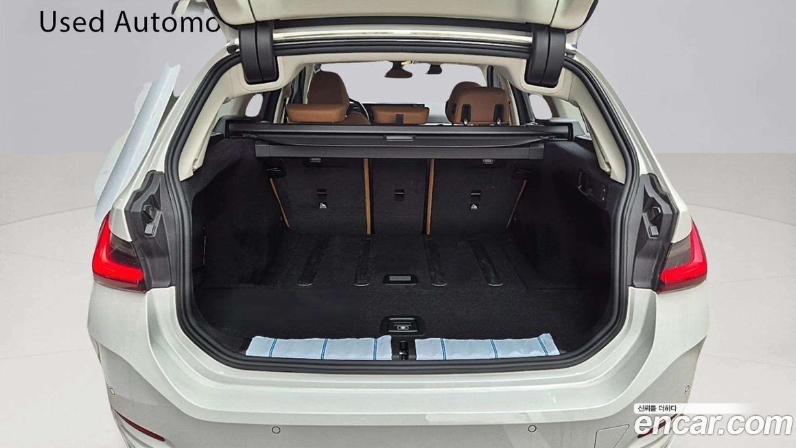 BMW 3-Series 320i Touring, 2025