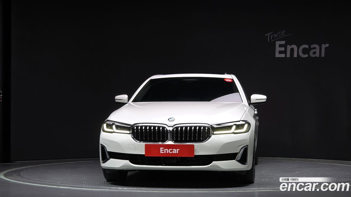 BMW 5-Series 530i xDrive Luxury, 2023