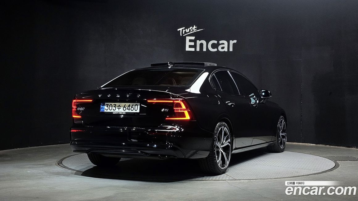 Volvo S60 B5 Ultimate Dark, 2024