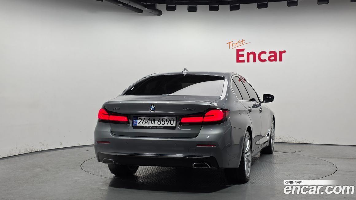 BMW 5-Series 530i xDrive Luxury, 2023