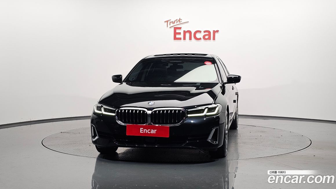 BMW 5-Series 530i Luxury, 2023