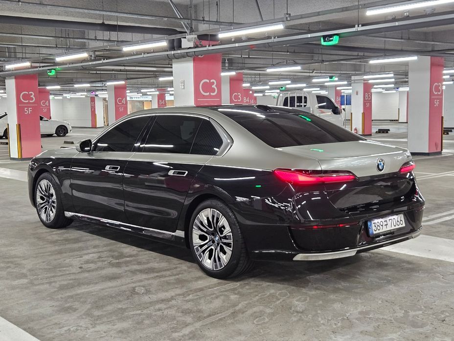 BMW 7-Series 740i sDrive Design Pure Excellence Individual, 2023