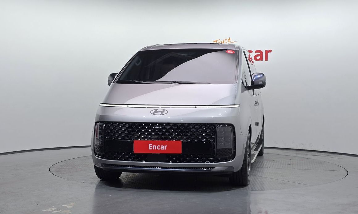 Hyundai Staria 4WD Lounge 9-Seater, 2025