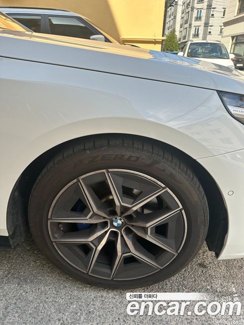 BMW 5-Series 520i M Sport, 2025