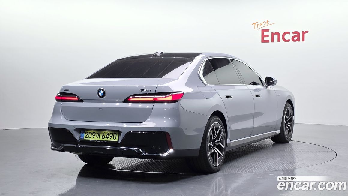 BMW 7-Series 740i xDrive M Sport, 2025