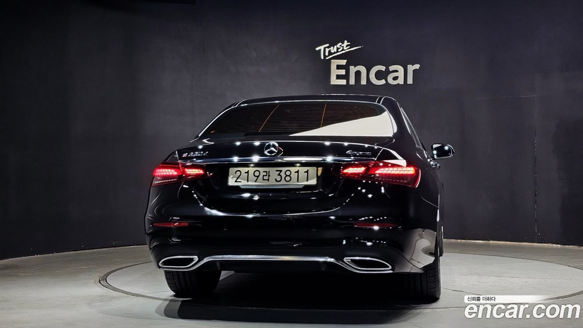 Mercedes-Benz E-Class E220d 4MATIC AMG Line, 2023