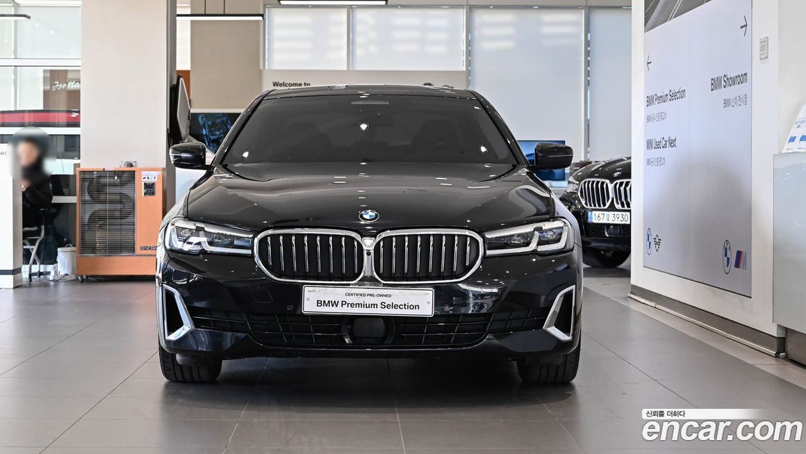 BMW 5-Series 520i Luxury, 2023