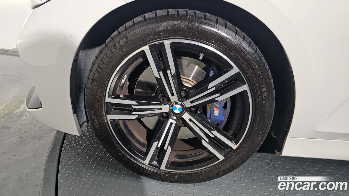 BMW 3-Series 320i M Sport, 2023