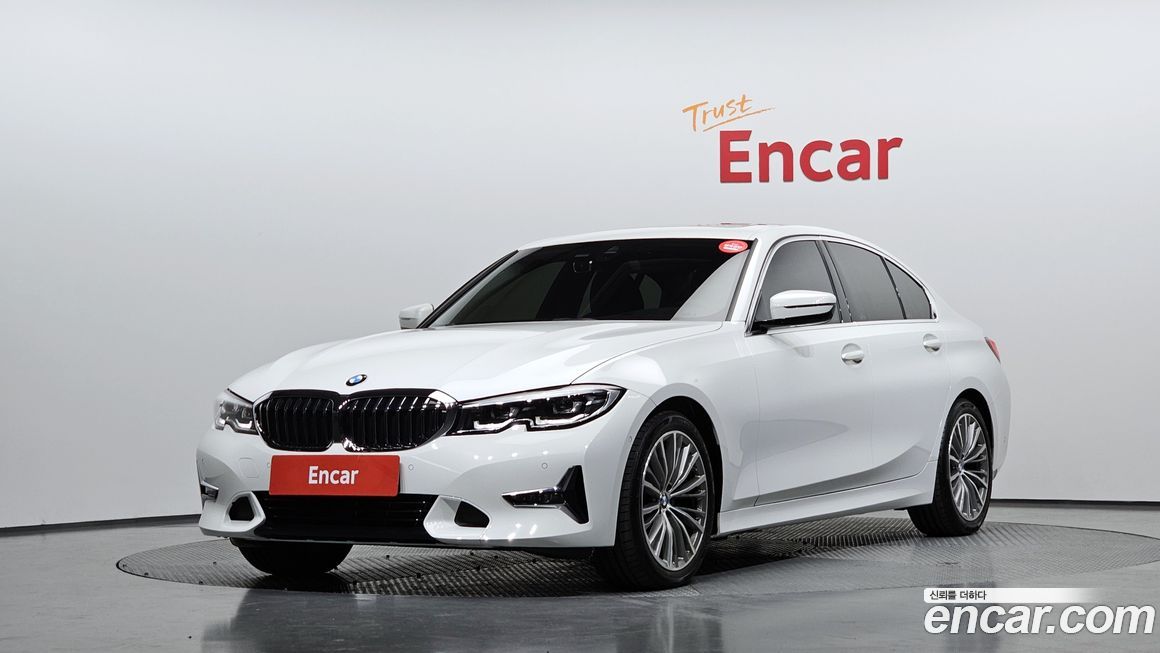 BMW 3-Series 320i Luxury, 2022