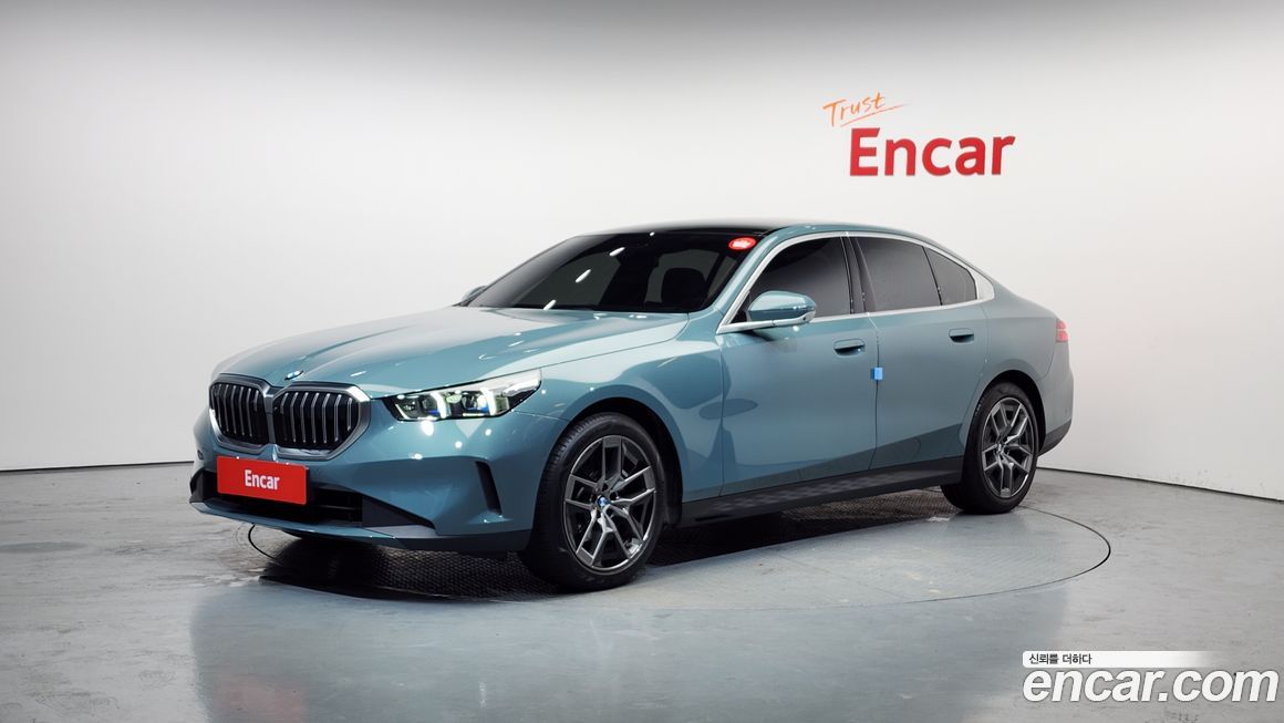 BMW 5-Series 520i, 2024