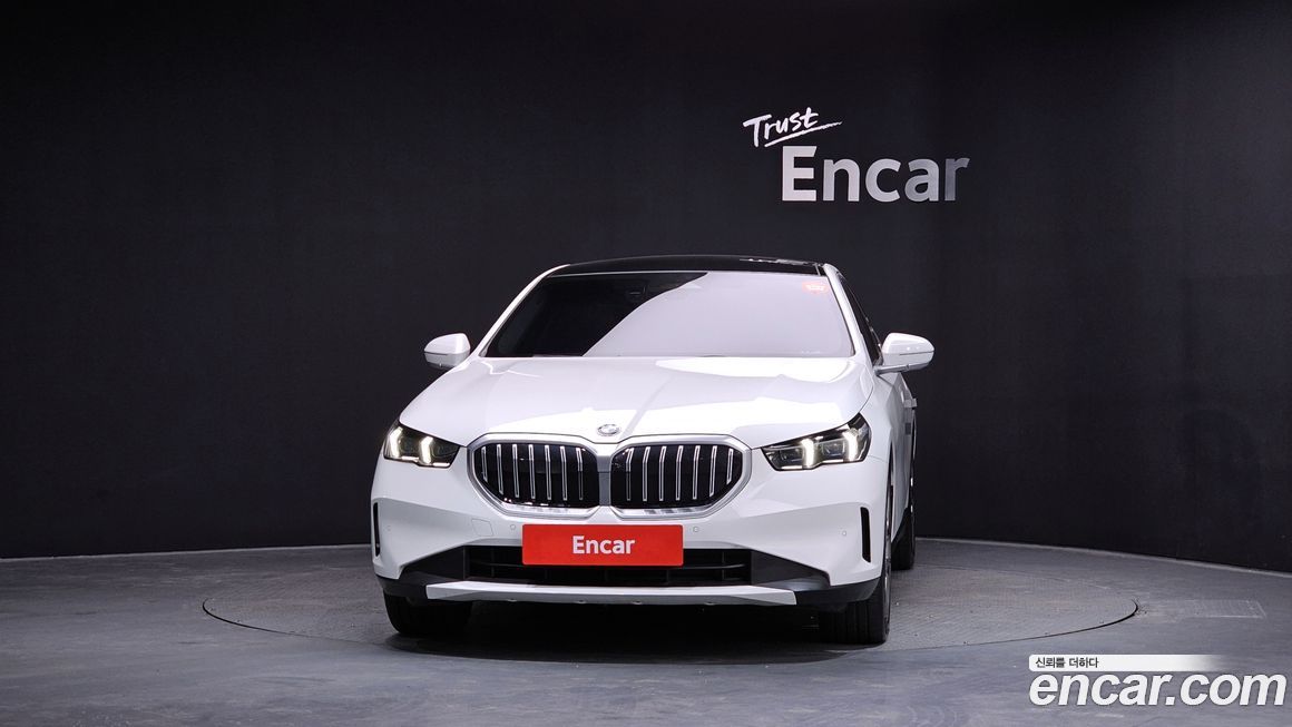BMW 5-Series 520i, 2025