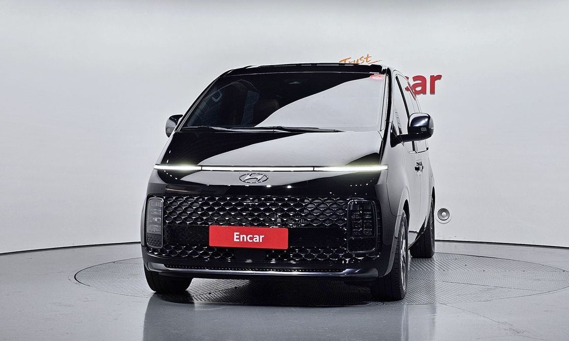 Hyundai Staria 4WD Lounge 9-Seater, 2022