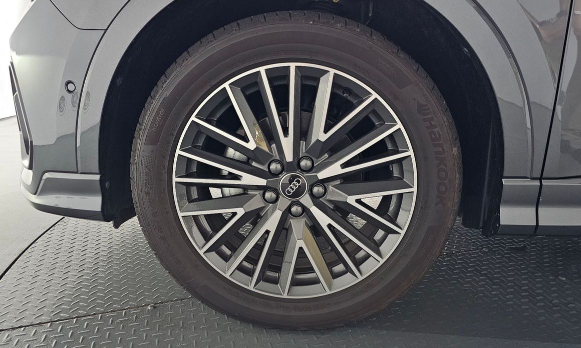 Audi Q3 35 TDI Premium, 2025