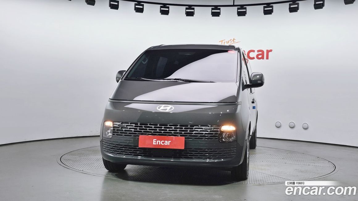 Hyundai Staria Tourer 9-Seater, 2025