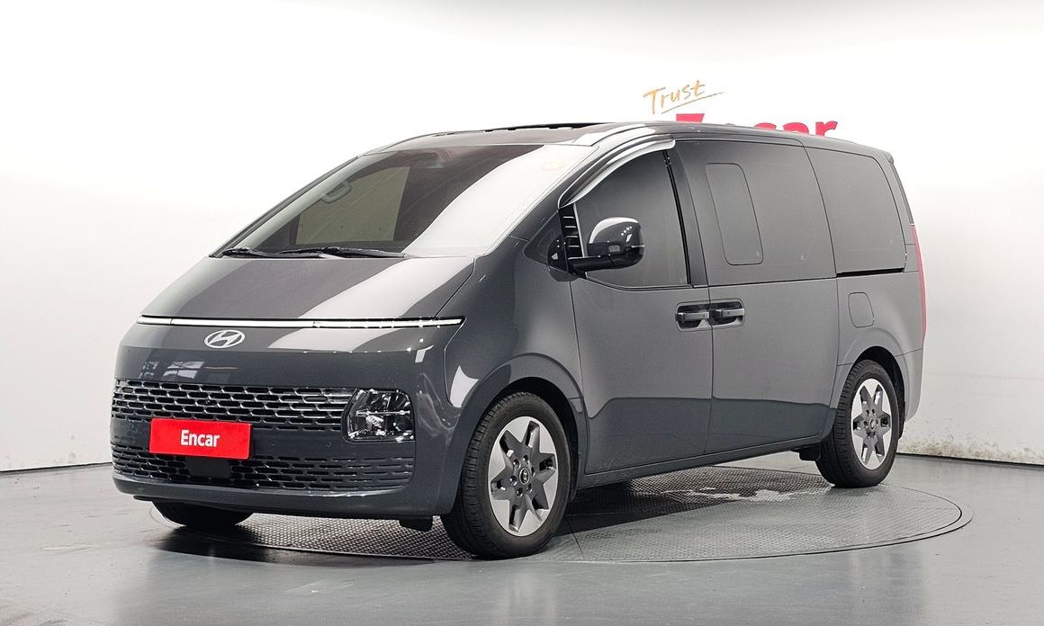 Hyundai Staria 4WD Tourer 9-Seater, 2025