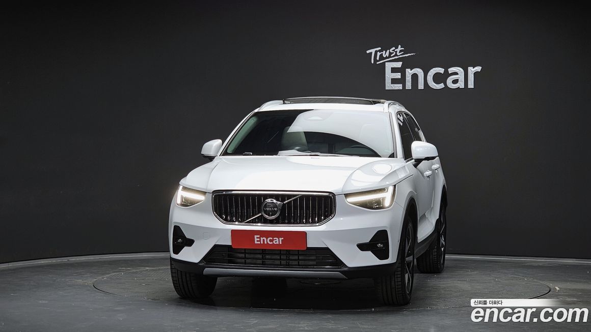 Volvo XC40 B4 Ultimate Bright, 2024