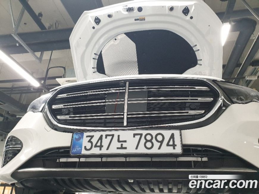 Mercedes-Benz E-Class E300 4MATIC Exclusive, 2026