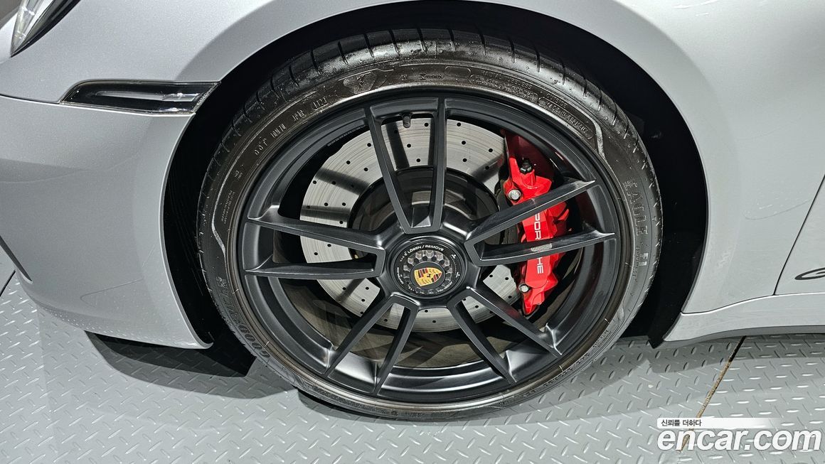 Porsche 911 Targa 4 GTS, 2024