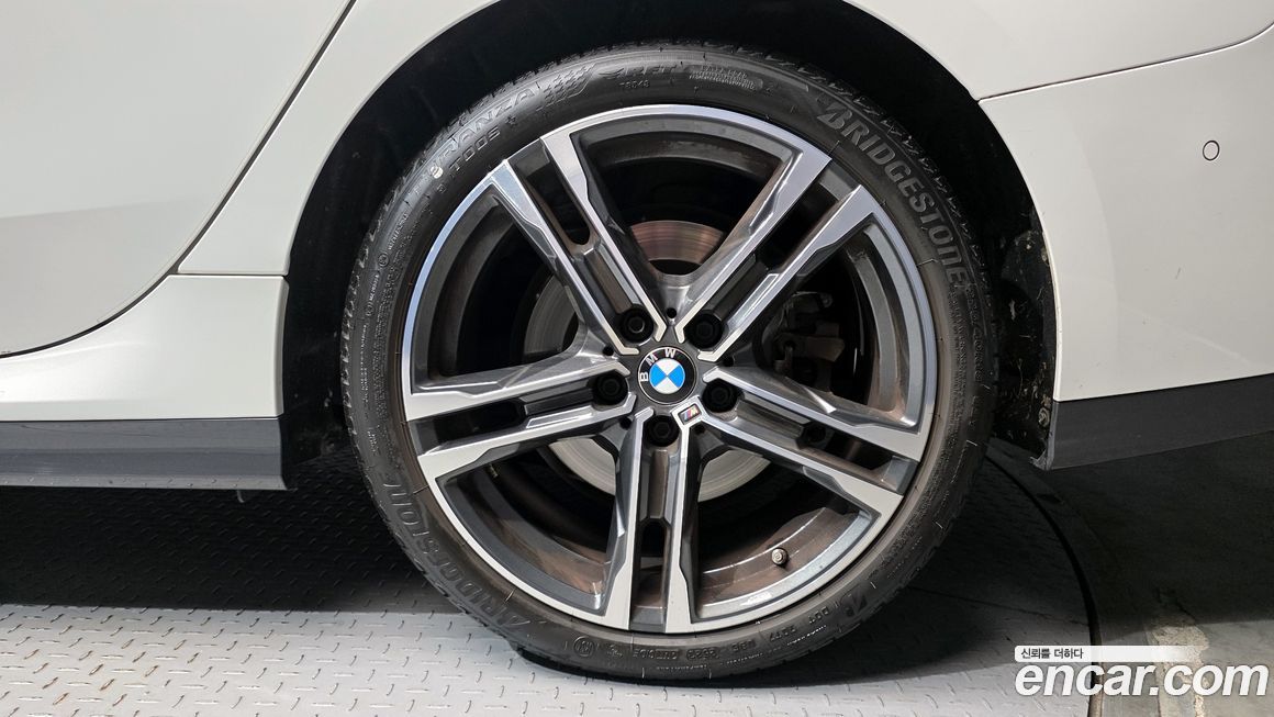 BMW 2-Series 220i M Sports, 2024