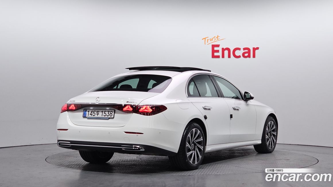 Mercedes-Benz E-Class E300 4MATIC Exclusive, 2025