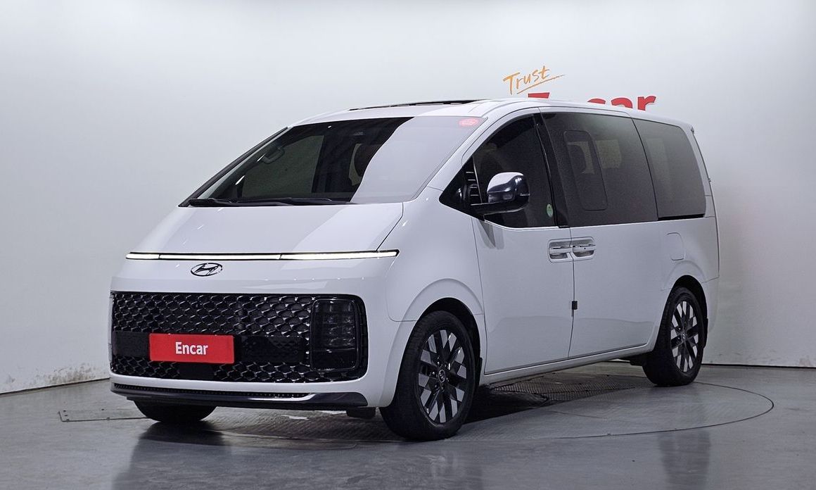 Hyundai Staria Lounge 9-Seater, 2022