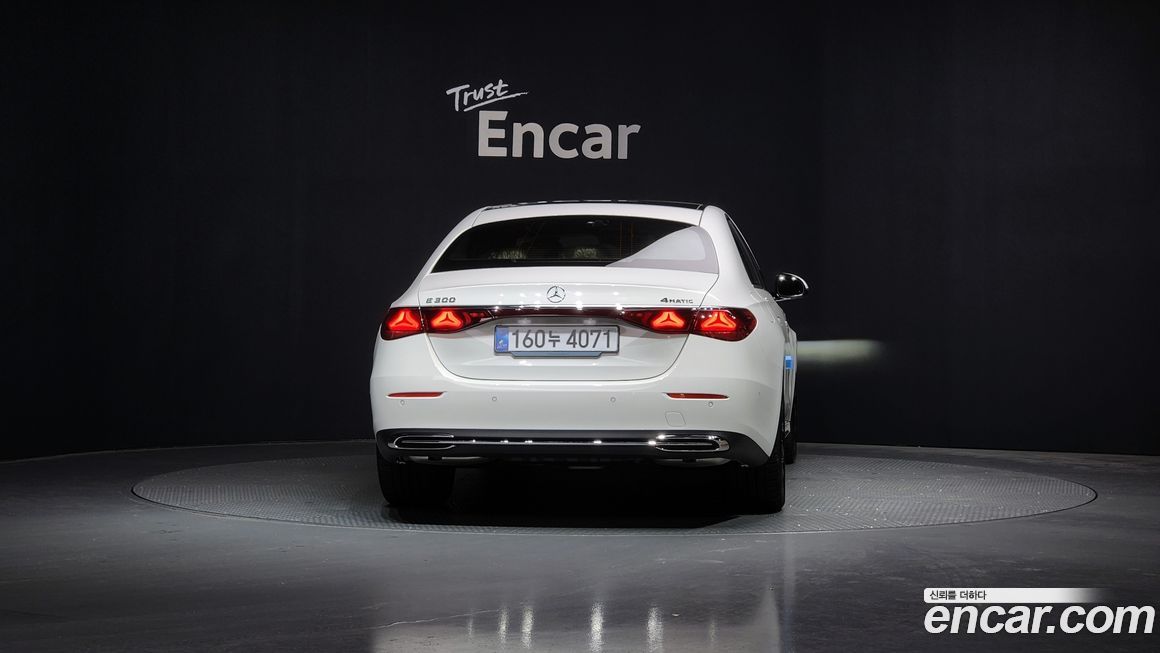 Mercedes-Benz E-Class E300 4MATIC Exclusive, 2026
