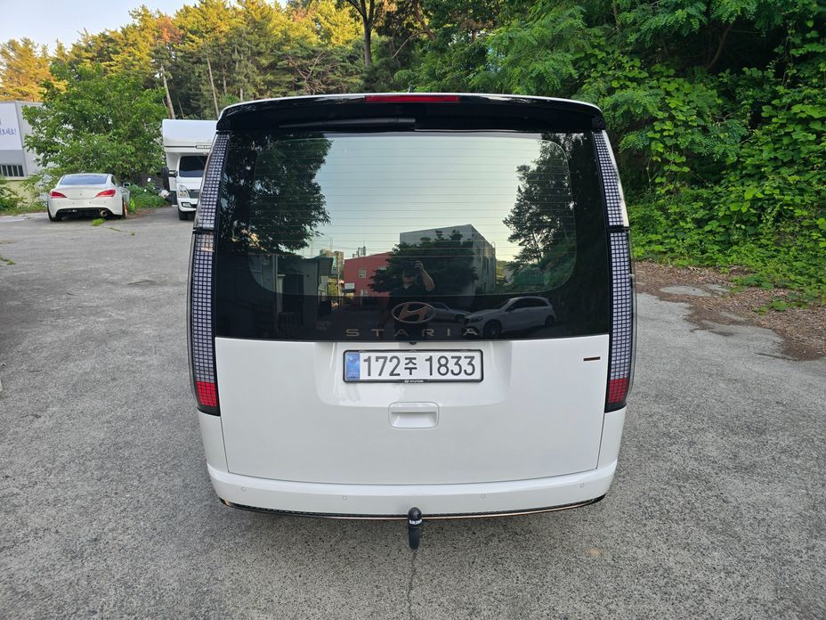 Hyundai Staria 4WD Lounge 7-Seater, 2025