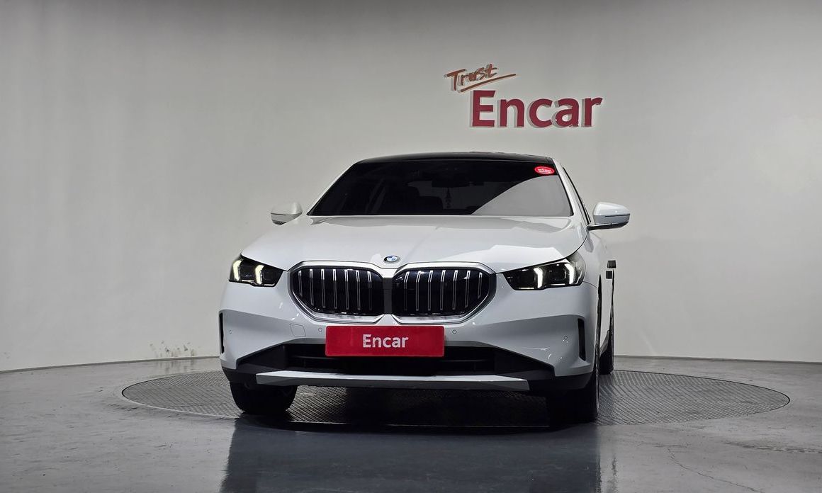 BMW 5-Series 520i, 2024